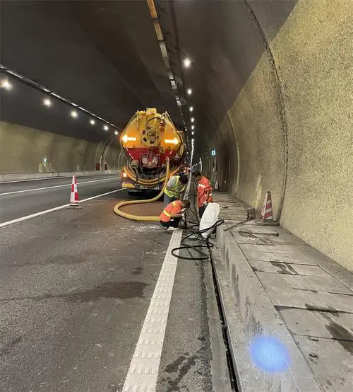 东光隧道排水渠清淤